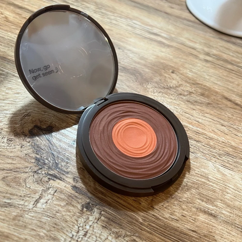 LIVE TINTED • HUESKIN BRIGHTENING CORE SETTING POWDER • DEEP